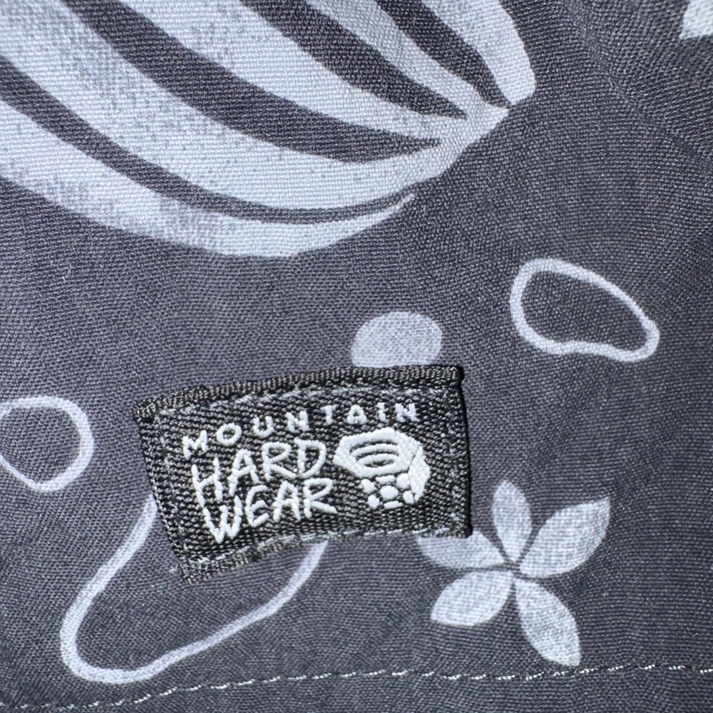 Mountain Hardwear Gray and White Patterned Fabric - Picture 3 of 4